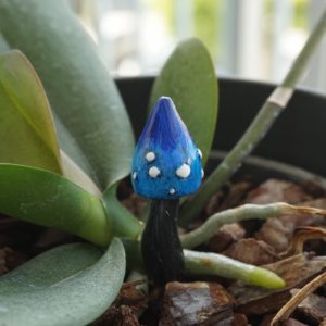 Champignon bleu – déco de jardin féérique