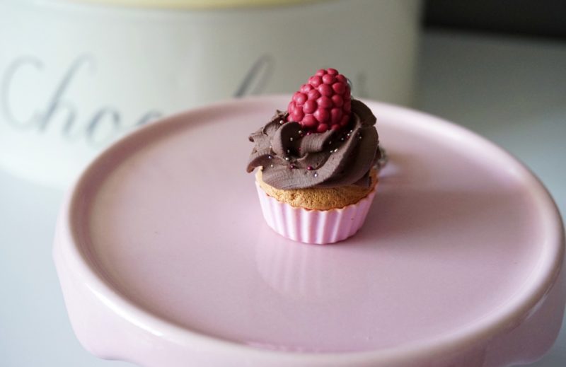 porte clés cupcake rose chocolat framboise fimo